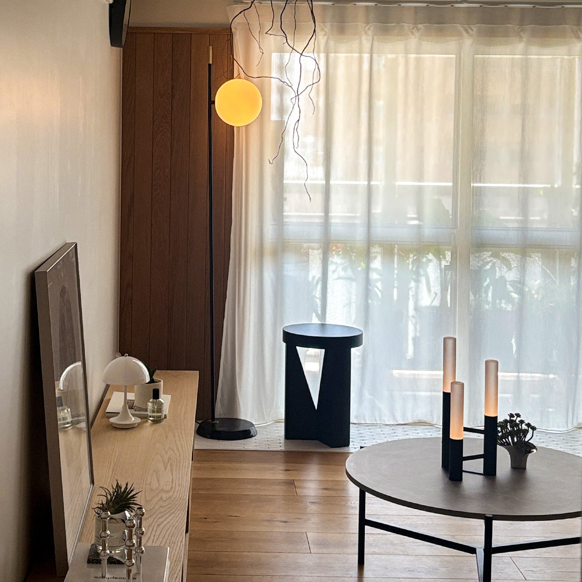 Bliss-floor lamp / Candela 3 LED-table lamp 設置事例（PR）