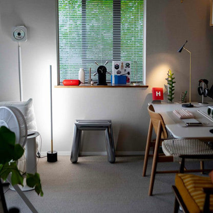 Vision LED-floor lamp (S) / Gossip-LED long desk light 設置事例