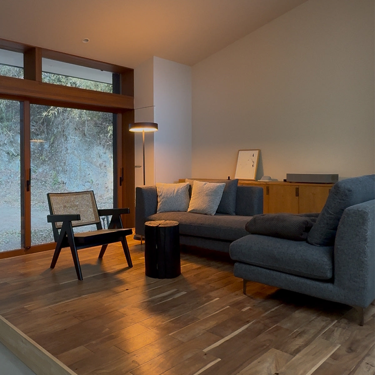 Glow LED-floor lamp 設置事例