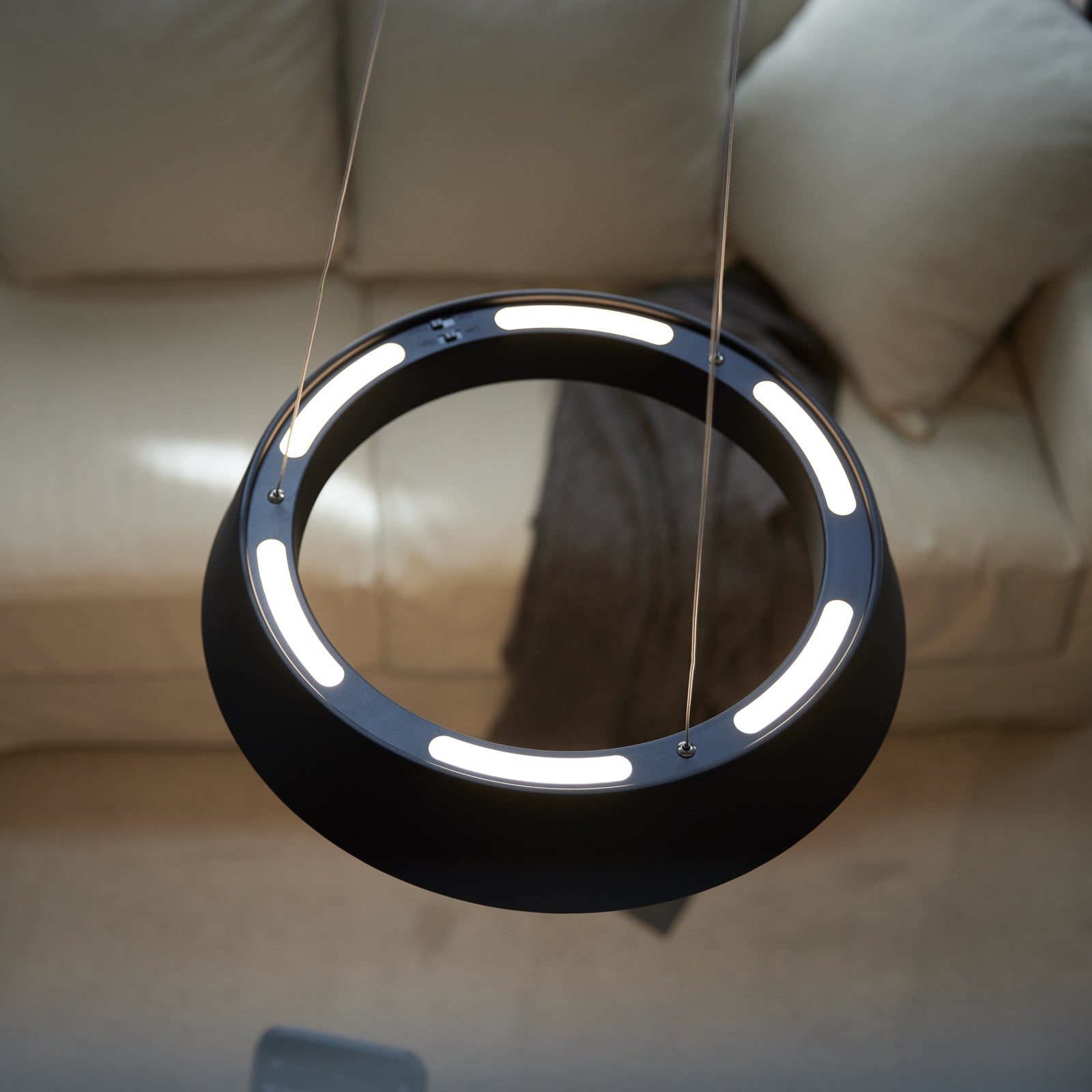 Loop LED-pendant light 本体上部