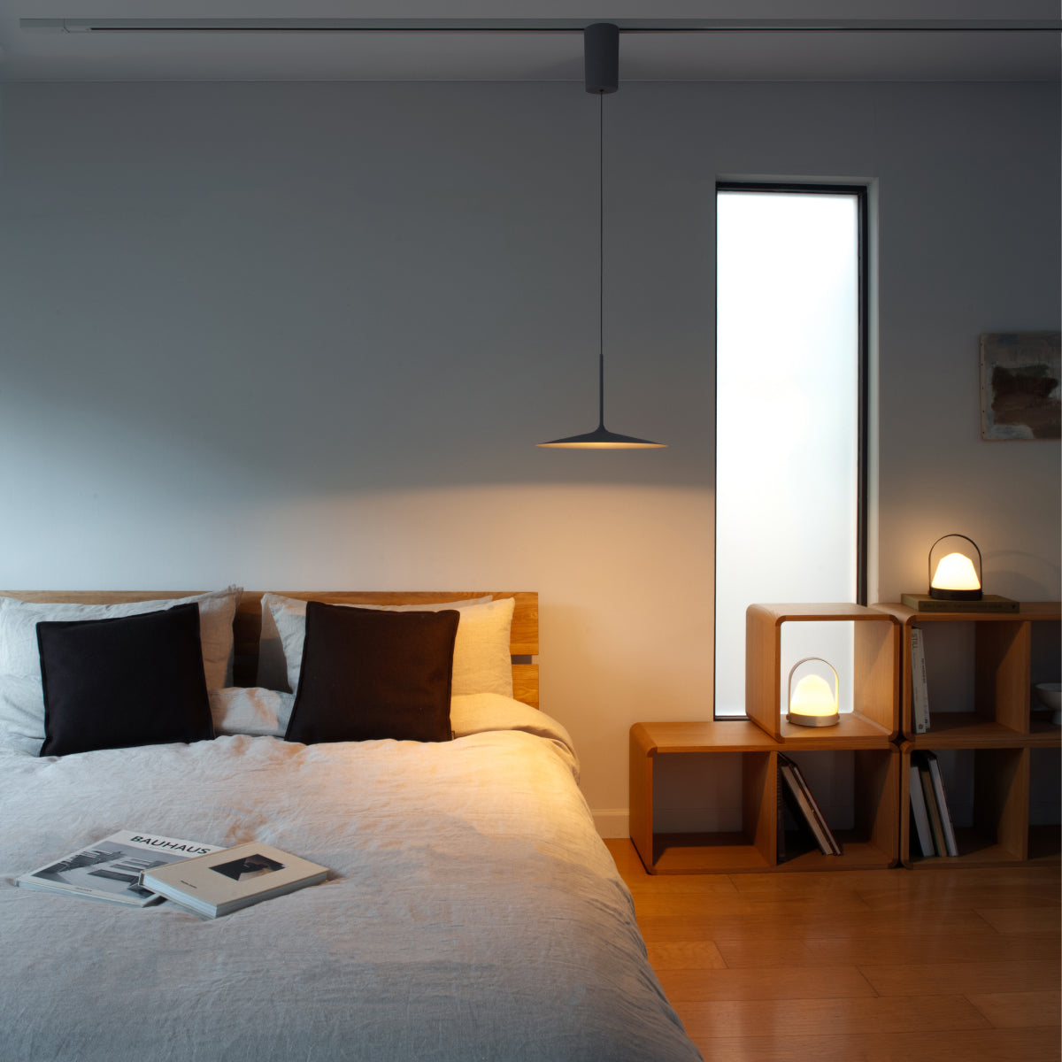 Shadow LED-lift pendant light L / Caravan-LED lantern 2