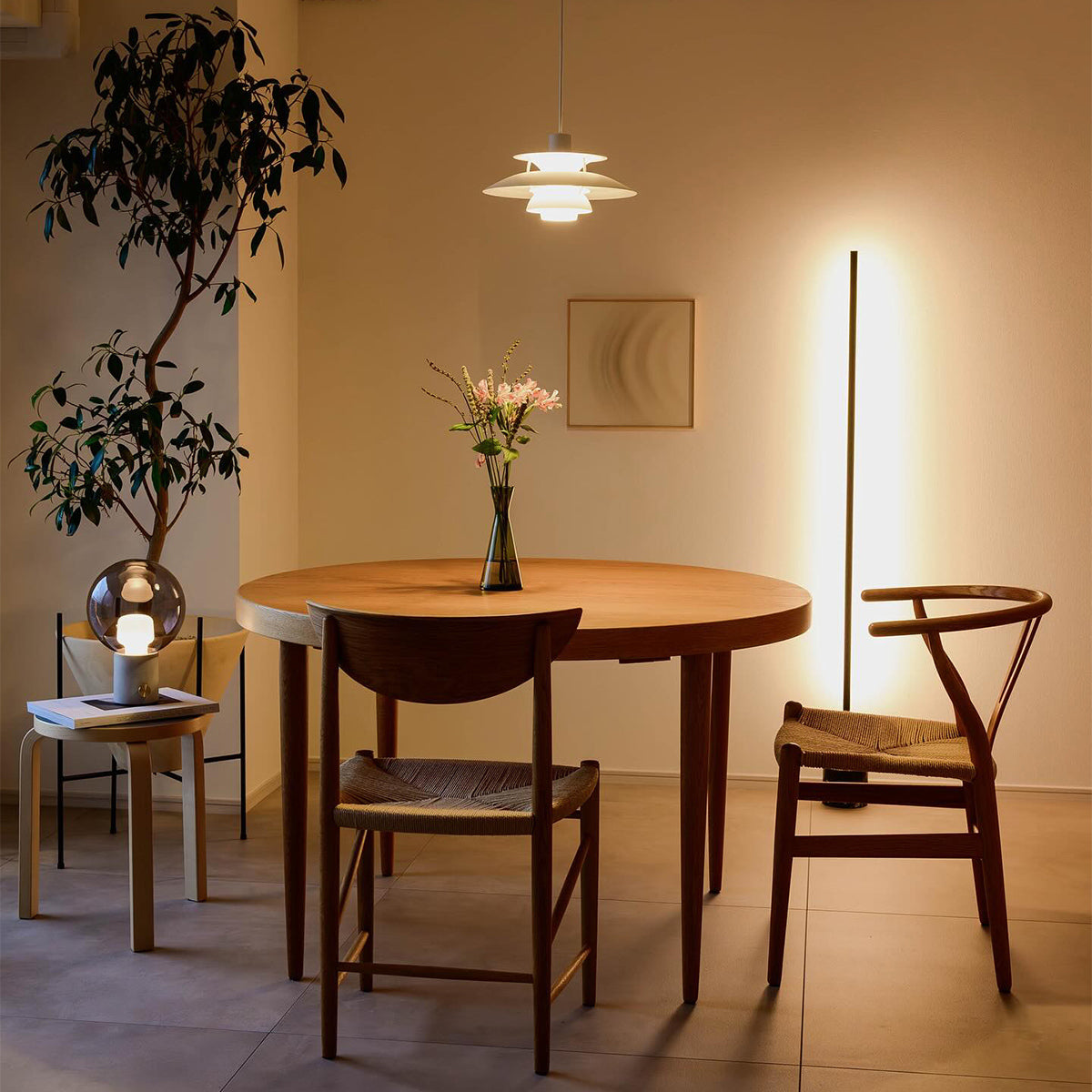 Univer LED-table lamp / Vision LED-floor lamp (L) 設置事例