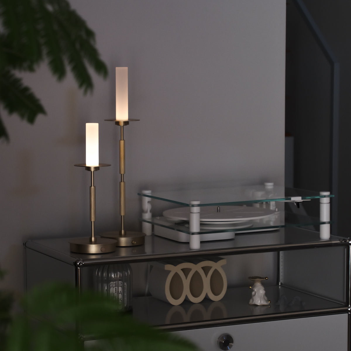 Tempo LED-table lamp S / L 設置事例