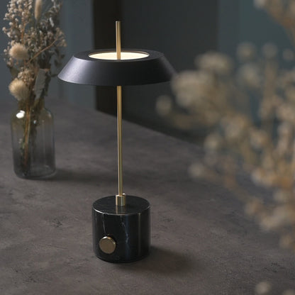 Innocence LED-table lamp (S) ブラック 設置事例