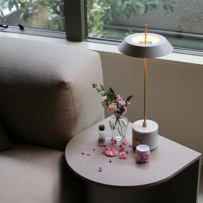 Innocence LED-table lamp (L) ホワイト 設置事例
