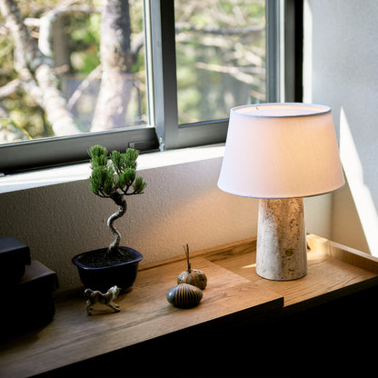 Echo-table lamp