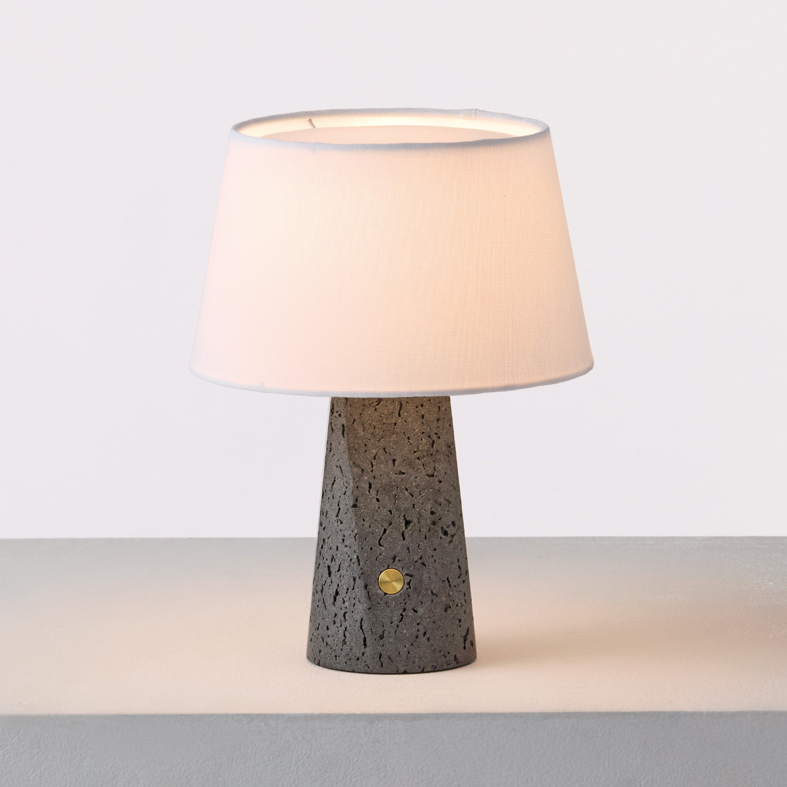 Echo-table lamp ブラック 点灯時