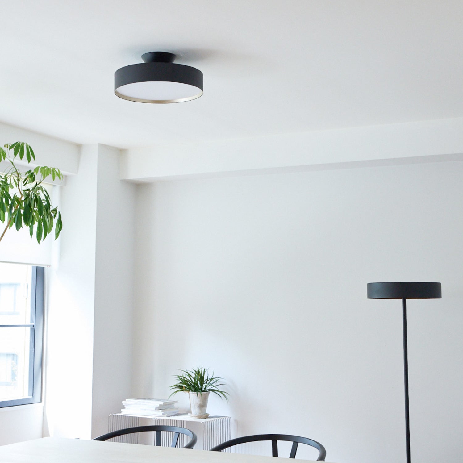 Glow 4000 LED-ceiling lightとのコーディネート例（ブラック）
