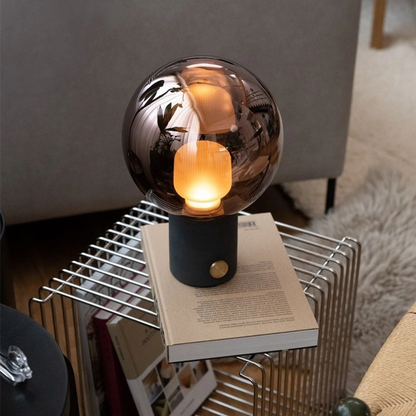 Univer LED-table lamp アッシュブラック + コッパー 設置事例